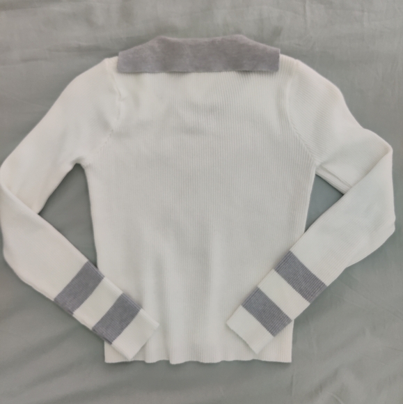 White sweater with collar - Picture 2 of 2